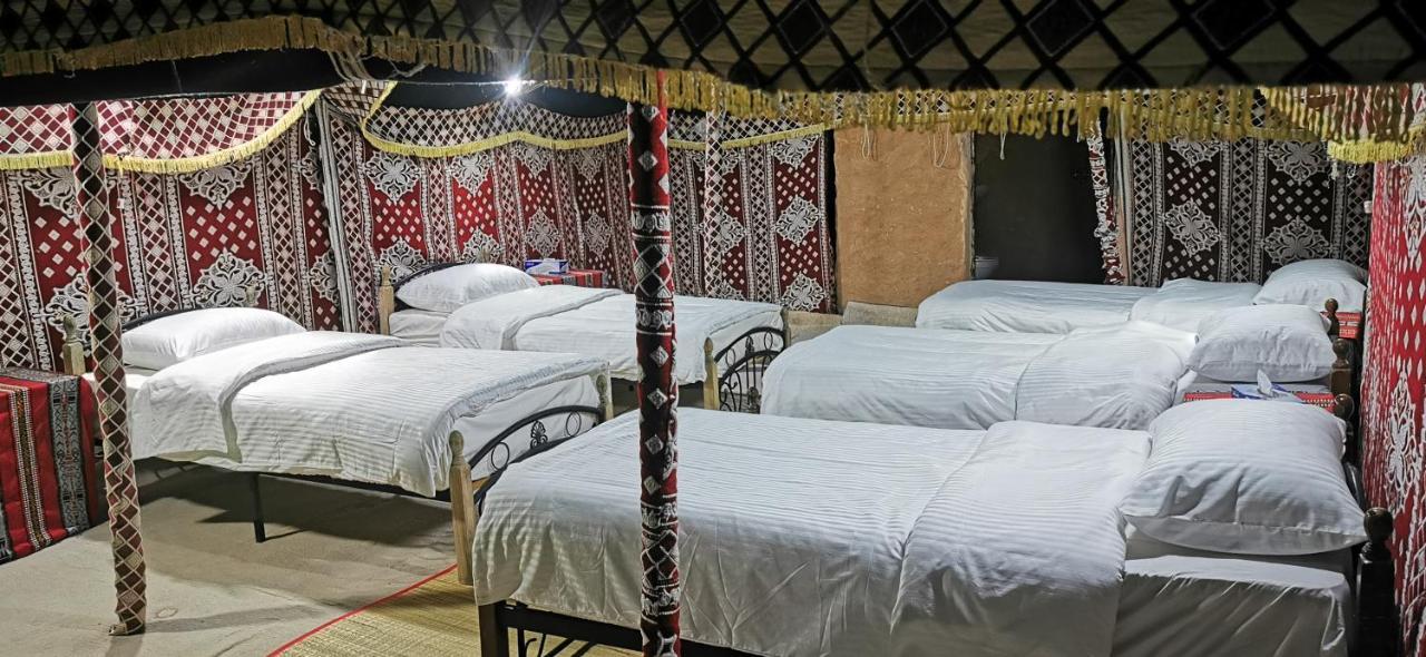 Desert Wonders Camp Ḩawīyah Buitenkant foto