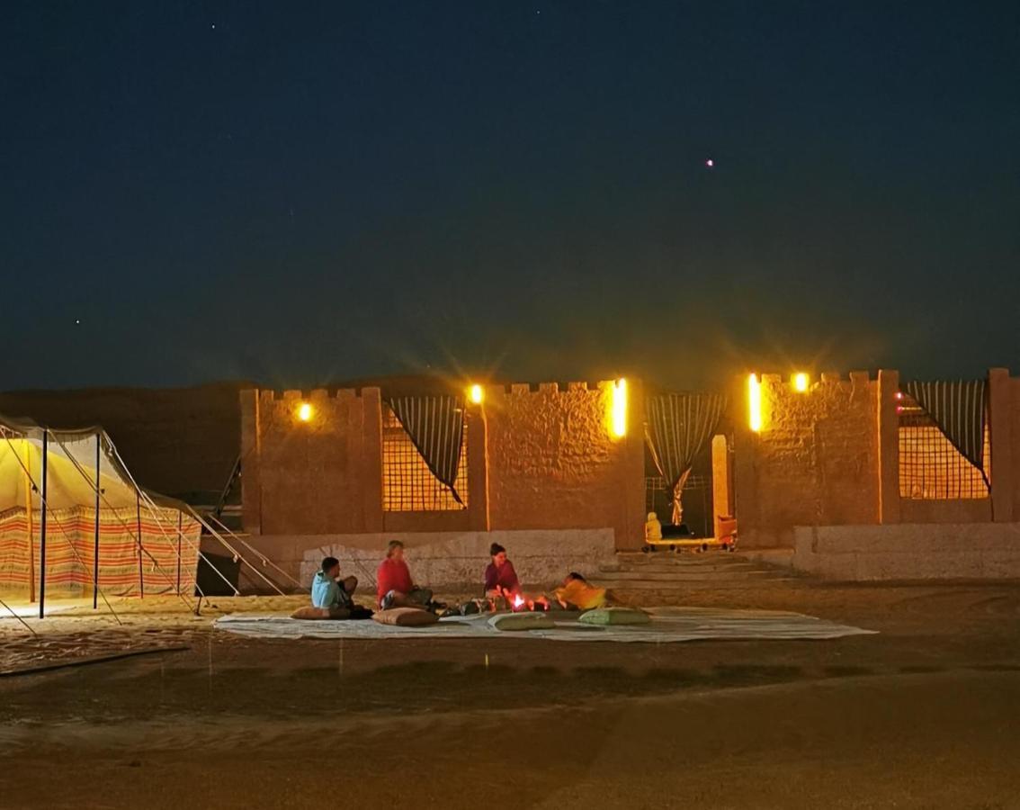 Desert Wonders Camp Ḩawīyah Buitenkant foto