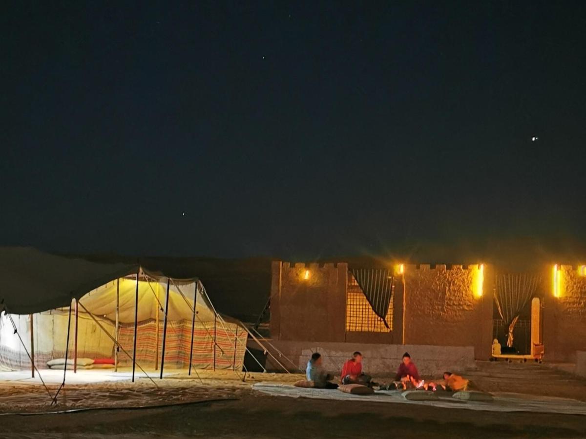 Desert Wonders Camp Ḩawīyah Buitenkant foto