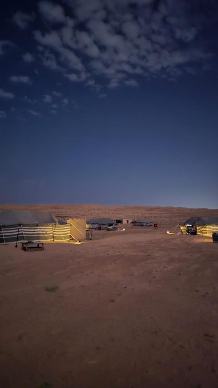 Desert Wonders Camp Ḩawīyah Buitenkant foto