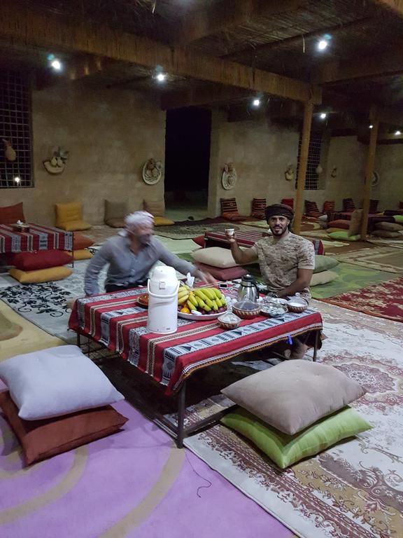 Desert Wonders Camp Ḩawīyah Buitenkant foto